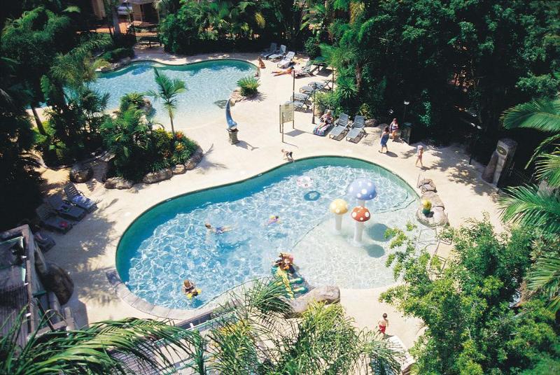 แอชมอร์ ปาล์มส์ ฮอลิเดย์ วิลเลจ Hotel โกลด์โคสต์ ภายนอก รูปภาพ
